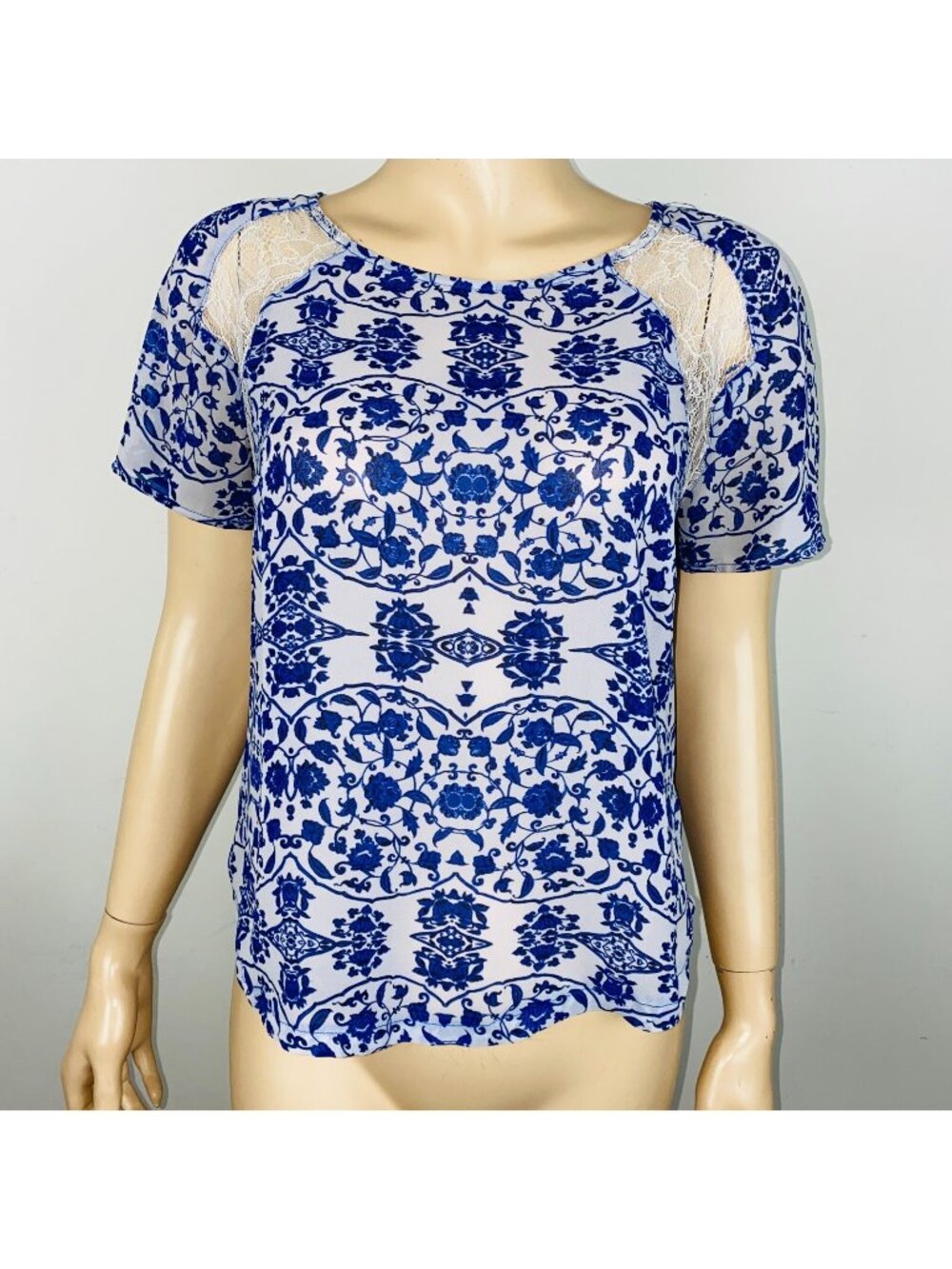 ASTR Blue & White Designer Looking Bohemian Print Short Sleeve Women's S Top